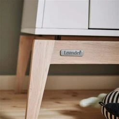 Leander Luna Kinderzimmer Sparset Weiß/eiche Babybett Und Kleiderschrank Konfigurierbar 13 Leander Luna Kinderzimmer Sparset Weiß/eiche Babybett Und Kleiderschrank Konfigurierbar -Babyprodukte 720210 03 leander luna wardrobe small white oak closeup a 4