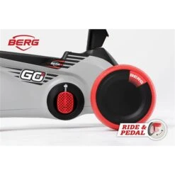 Berg Go2 SparX Red Gokart & Rutschroller -Babyprodukte berg go2 sparx red right front wheel detail 1 1