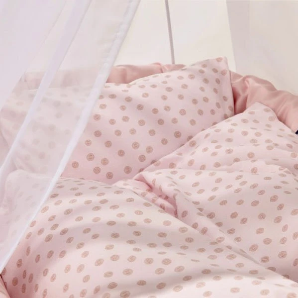 Alvi Birthe Stubenwagen Weiß Komplettset BIO Matratze, Himmelstange & Garnitur Curly Dots 2 Alvi Birthe Stubenwagen Weiß Komplettset BIO Matratze, Himmelstange & Garnitur Curly Dots – Bild 2